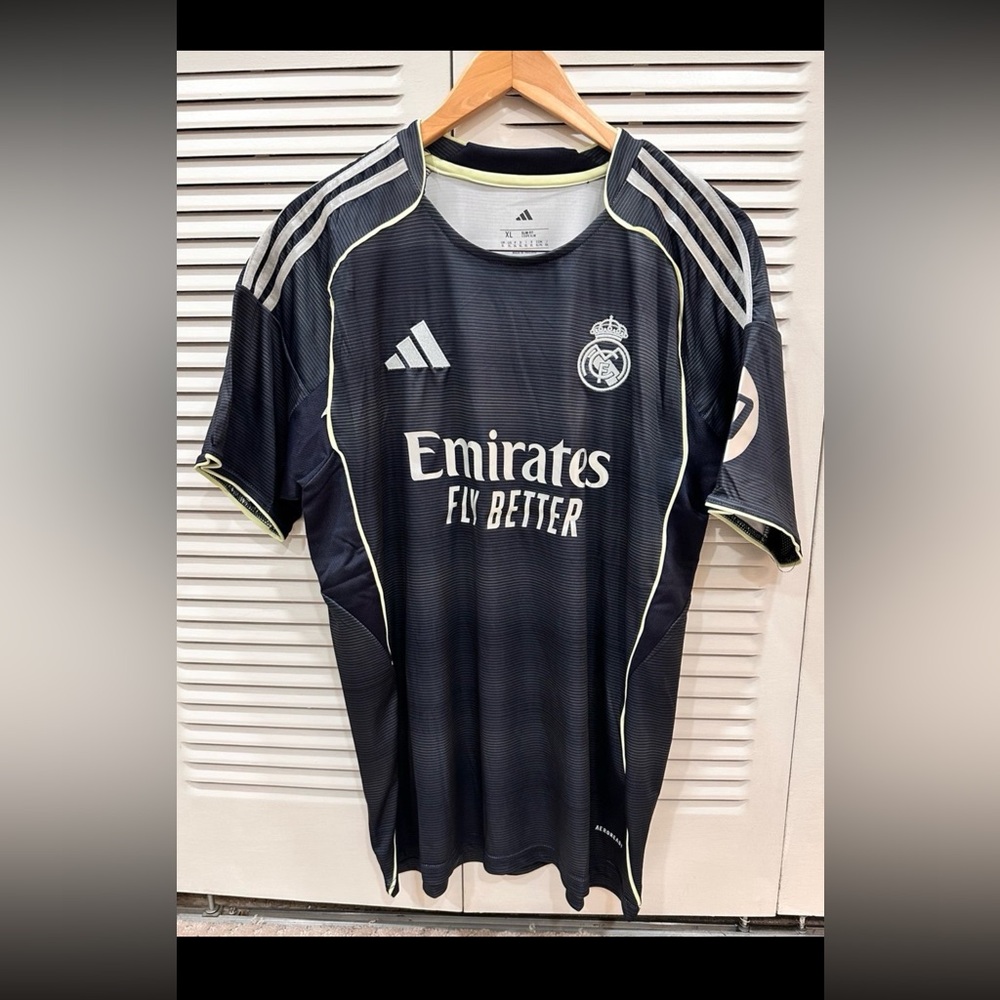 Real Madrid Emirates Fly Better MBappé Jersey Size XL Brand New - Picture 3 of 5